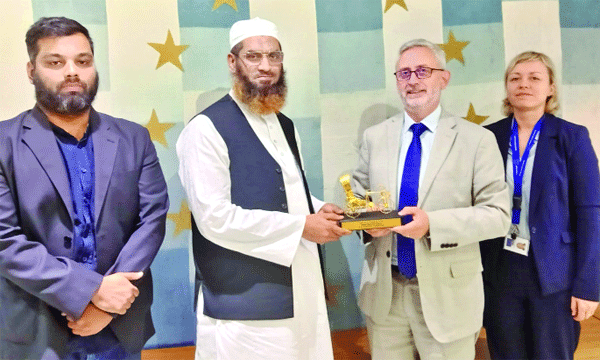 ইইউ রাষ্ট্রদূত মাইকেল মিলারের সাথে মাওলানা মামুনুল হক সৌজন্য সাক্ষাৎ করেন : নয়া দিগন্ত