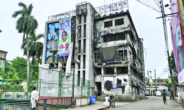 বরিশাল জেলা কার্যক্রম নিষিদ্ধ আওয়ামী লীগের কার্যালয় এখন মাদকসেবীদের আখড়া : নয়া দিগন্ত
