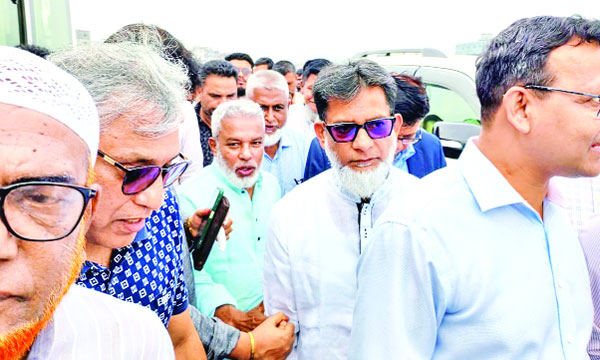 কাঁচপুরে নির্মাণাধীন আন্তজেলা বাস টার্মিনাল পরিদর্শনে সড়ক পরিবহন ও সেতু প্রতিমন্ত্রী হাবিবুর রশিদ হাবিব :  নয়া দিগন্ত