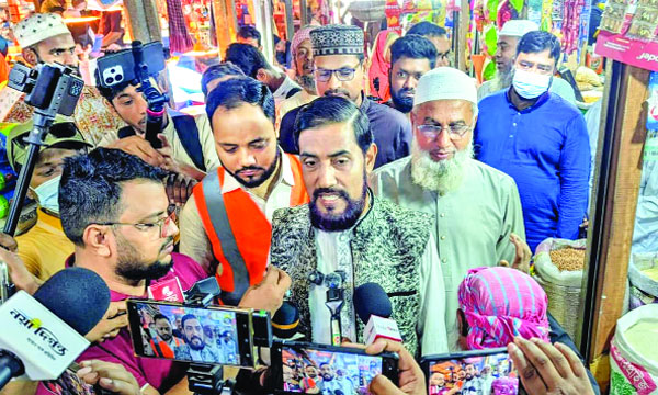 রাজধানীর উত্তরায় ‘ইচ্ছে পূরণ’ কর্মসূচি পালনকালে সাংবাদিকদের সাথে কথা বলেন সেলিম উদ্দিন :  নয়া দিগন্ত