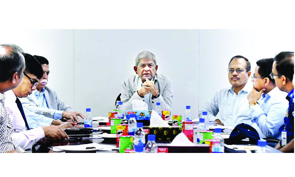 এলজিআরডি মন্ত্রী মির্জা ফখরুল ইসলাম আলমগীর রূপগঞ্জে নির্মাণাধীন গন্ধর্বপুর পানি শোধনাগার প্ল্যান্ট পরিদর্শন শেষে আলোচনা সভায় বক্তব্য রাখেন : পিআইডি