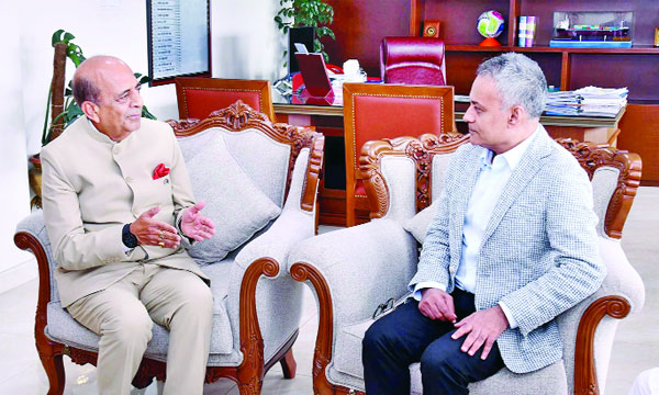 সড়ক পরিবহন ও সেতু মন্ত্রী শেখ রবিউল আলমের সাথে মন্ত্রণালয়ে ভারতের হাইকমিশনার দীনেশ ত্রিবেদী সাক্ষাৎ করেন  : পিআইডি