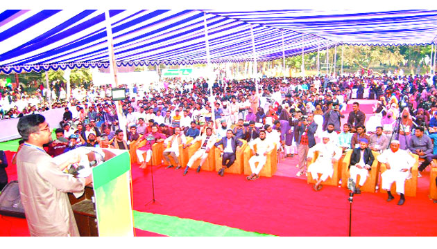 বগুড়ায় সরকারি আজিজুল হক কলেজে শিবিরের নবীনবরণ অনুষ্ঠানে বক্তব্য রাখেন নুরুল ইসলাম সাদ্দাম:   নয়া দিগন্ত