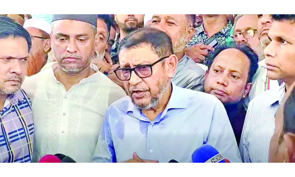 স্বাস্থ্যমন্ত্রী সরদার মো: শাখাওয়াত হোসেন কুমিল্লা মেডিক্যাল কলেজ হাসপাতাল পরিদর্শন শেষে সাংবাদিকদের সাথে কথা বলেন : নয়া দিগন্ত