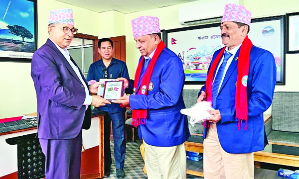 নেপালে বাংলাদেশ ফটোজার্নালিস্ট অ্যাসোসিয়েশনের প্রতিনিধিরা পোখরা সিটি মেয়র ধনরাজ আচার্য্যরে সাথে সৌজন্য সাক্ষাৎ করেন : নয়া দিগন্ত
