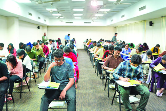 নর্থ-সাউথ বিশ্ববিদ্যালয়ের ভর্তি পরীক্ষা গতকাল অনুষ্ঠিত হয়েছে