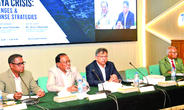 স্বরাষ্ট্রমন্ত্রী সালাহউদ্দিন আহমেদ বিআইআইএসএস অডিটোরিয়ামে দ্য রোহিঙ্গা ক্রাইসিস : ইমার্জিং চ্যালেঞ্জেস অ্যান্ড রিফ্রেমিং রেসনপনসিবিলিটিজ শীর্ষক এক গোলটেবিল আলোচনায় প্রধান অতিথির বক্তব্য রাখেন  :  পিআইডি