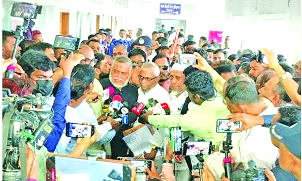 সুরঞ্জিতসেন গুপ্ত হত্যা চেষ্টা মামলায় সিলেটের বিশেষ ট্রাইব্যুনালে হাজিরা দেন আসামিরা :  নয়া দিগন্ত