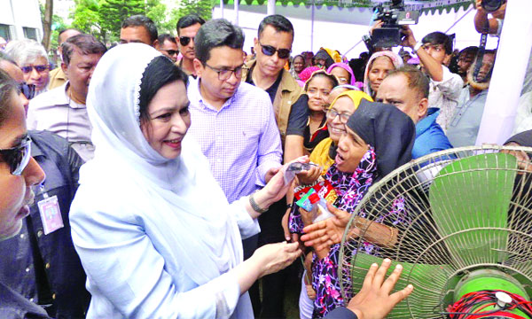 জিয়াউর রহমান ফাউন্ডেশনের উদ্যোগে বিনামূল্যে চোখের ছানি পড়া রোগীদের অপারেশন ক্যাম্প পরিদর্শন করেন ডা: জুবাইদা রহমান : নয়া দিগন্ত