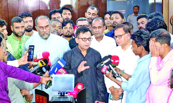 সিলেট থেকে চট্টগ্রাম ও কক্সবাজার সরাসরি ফ্লাইট চালু নিয়ে সাংবাদিকদের সাথে কথা বলেন বাণিজ্যমন্ত্রী :   নয়া দিগন্ত