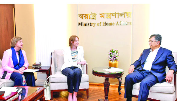 স্বরাষ্ট্রমন্ত্রী সালাহউদ্দিন আহমদের সাথে অস্ট্রেলিয়ার হাইকমিশনার সুসান রাইল ও বাংলাদেশে ইউনিসেফের কান্ট্রি ডিরেক্টর রানা ফ্লাওয়ার্স সাক্ষাৎ করেন :  পিআইডি