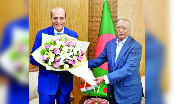 পরিবেশ, বন ও জলবায়ু পরিবর্তনমন্ত্রী আবদুল আউয়াল মিন্টুর সাথে সচিবালয়ে সাক্ষাৎ করেন ভারতীয় হাইকমিশনার দীনেশ ত্রিবেদী