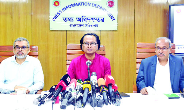 সরকারের বিভিন্ন কার্যক্রমের অগ্রগতি বিষয়ে সাংবাদিকদের ব্রিফ করেন তথ্য ও সম্প্রচার উপদেষ্টা ডা: জাহেদ উর রহমান :  নয়া দিগন্ত