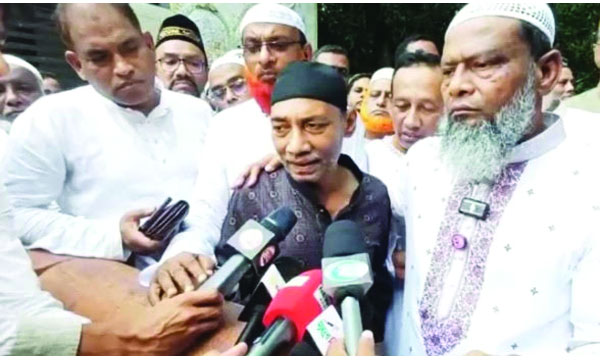 মুন্সীগঞ্জে মেয়ের কবর জিয়ারত শেষে সাংবাদিকদের সাথে কথা বলেন রামিসার বাবা :  নয়া দিগন্ত