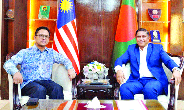 মালয়েশিয়ার হাইকমিশনার মোহাম্মদ শুহাদা ওসমান গতকাল প্রতিরক্ষা উপদেষ্টা ড. এ কে এম শামসুল ইসলামের সাথে সাক্ষাৎ করেন : আইএসপিআর