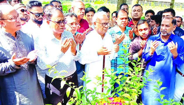 চান্দিনায় চব্বিশের গণ-অভ্যুত্থানে শহীদ ইমাম হাছান তায়িম ভূঁইয়ার কবর জিয়ারত করেন রুহুল কবির রিজভীসহ বিএনপি নেতাকর্মীরা : নয়া দিগন্ত