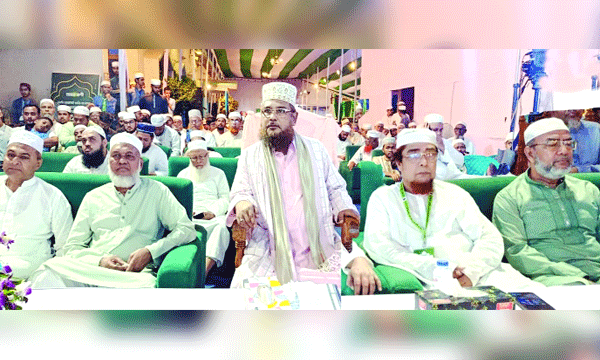 বায়তুশ শরফে মিলাদুন্নবী (সা:) অনুষ্ঠানে বক্তব্য রাখেন আবদুল হাই নদভী  : নয়া দিগন্ত