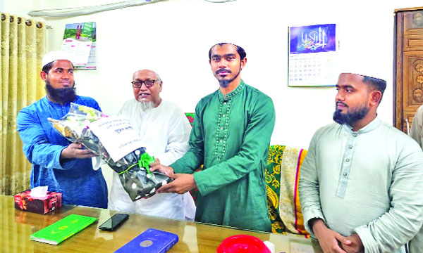তা’মীরুল মিল্লাত ট্রাস্টের চেয়ারম্যান ও সেক্রেটারিকে শুভেচ্ছা জানান টাকসুর নেতারা :  নয়া দিগন্ত