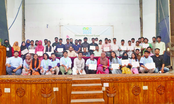 রংপুরে ন্যাশনাল আর্থ অলম্পিয়াডে অংশগ্রহণকারীরা :  নয়া দিগন্ত