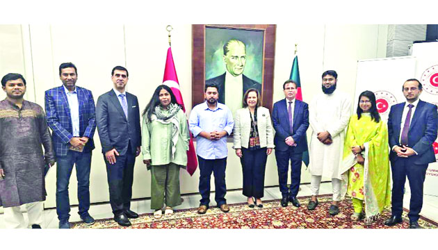 তুরস্কের উপ-পররাষ্ট্রমন্ত্রীর সাথে ফটোসেশনে অংশ নেন এনসিপি নেতারা : নয়া দিগন্ত