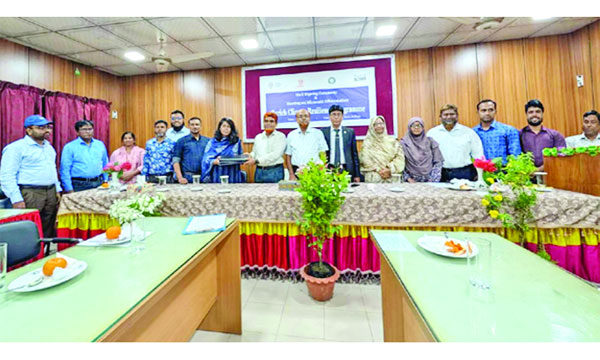 সাতক্ষীরা সরকারি কলেজে মিয়াওকি বনায়ন বিষয়ক সমঝোতা সই অনুষ্ঠানে অতিথিরা : নয়া দিগন্ত