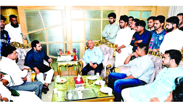 চবি ভিসির সাথে সাক্ষাৎ করেন নাহিদ ইসলাম : নয়া দিগন্ত