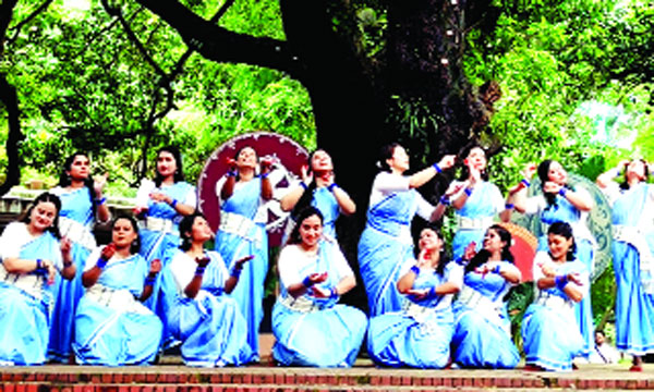রাজধানীতে বর্ণাঢ্য আয়োজনে বর্ষা উদযাপন