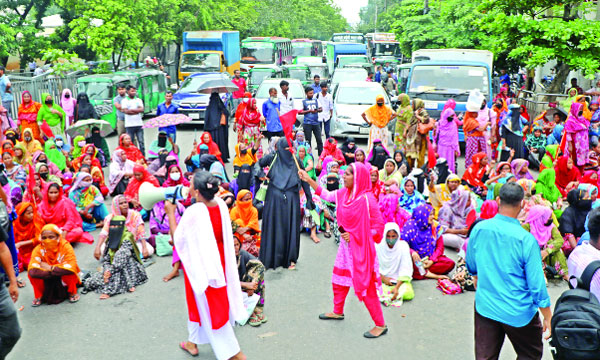 রাজধানীর তেজগাঁও, মহাখালী সড়কে গার্মেন্ট শ্রমিকরা বেতনের দাবিতে রাস্তা অবরোধ করেন :  নয়া দিগন্ত