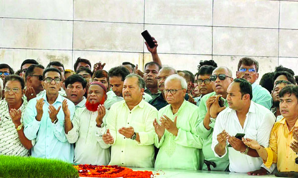 বিএনপির ভারপ্রাপ্ত মহাসচিব রুহুল কবির রিজভী ও প্রধানমন্ত্রীর রাজনৈতিক উপদেষ্টা জহির উদ্দিন স্বপন জিয়াউর রহমানের মাজারে পুষ্পমাল্য অর্পণ ও দোয়া করেন   :  নয়া দিগন্ত