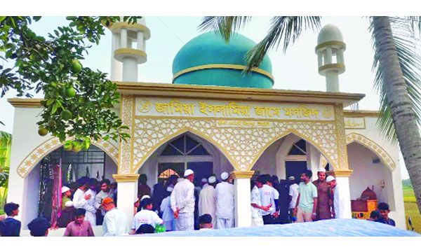 রশিদ দেওহাটার মুসল্লিদের স্বপ্ন পূরণ করল আর্ন অ্যান্ড লিভ ফাউন্ডেশন