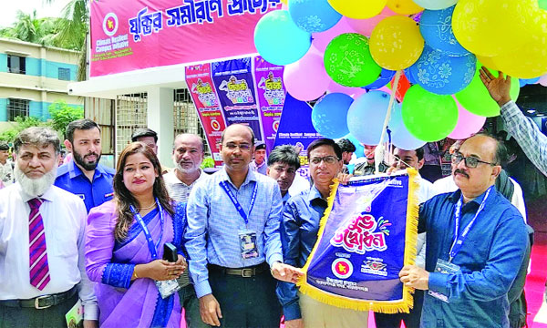 নারায়ণগঞ্জে বিতর্ক উৎসবের উদ্বোধনী অনুষ্ঠানে অতিথিরা  : নয়া দিগন্ত