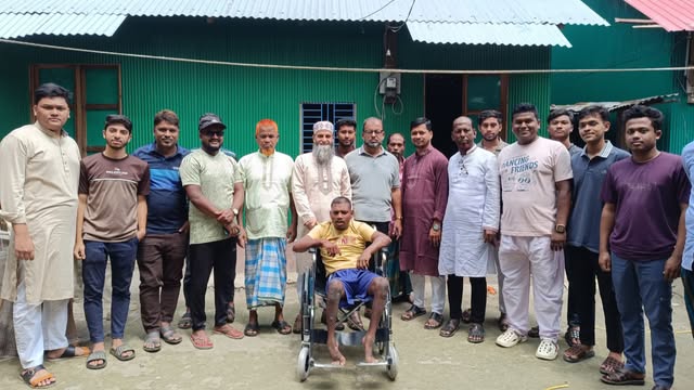 হুইল চেয়ার পেলেন প্রতিবন্ধী
