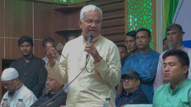 কথা বলছেন সমাজকল্যাণ মন্ত্রী ডা: জাহিদ হোসেন