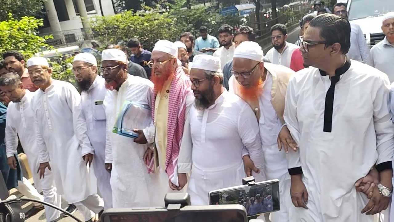 জামায়াতের সেক্রেটারি জেনারেল মিয়া গোলাম পরোয়ারের নেতৃত্বে যমুনায় আট দলের প্রতিনিধিরা