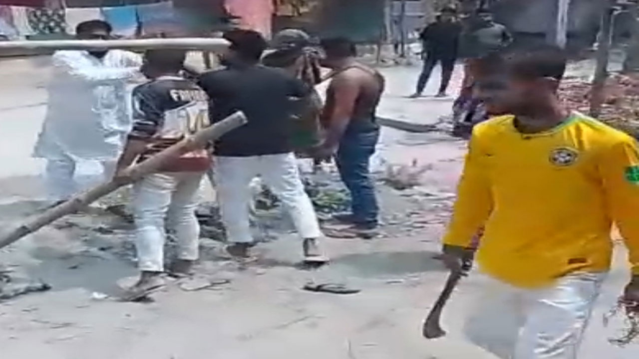 নাঙ্গলকোটে কৃষকদল নেতার বাড়িতে ছাত্রলীগ নেতার হামলা