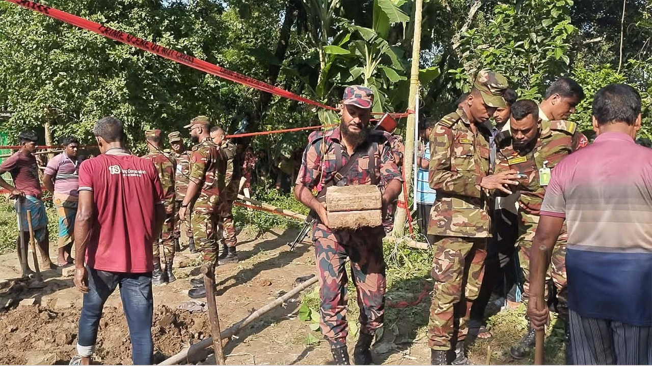 মাইন নিষ্ক্রিয়করণে কাজ করছে সেনাবাহিনীর বিশেষ দল