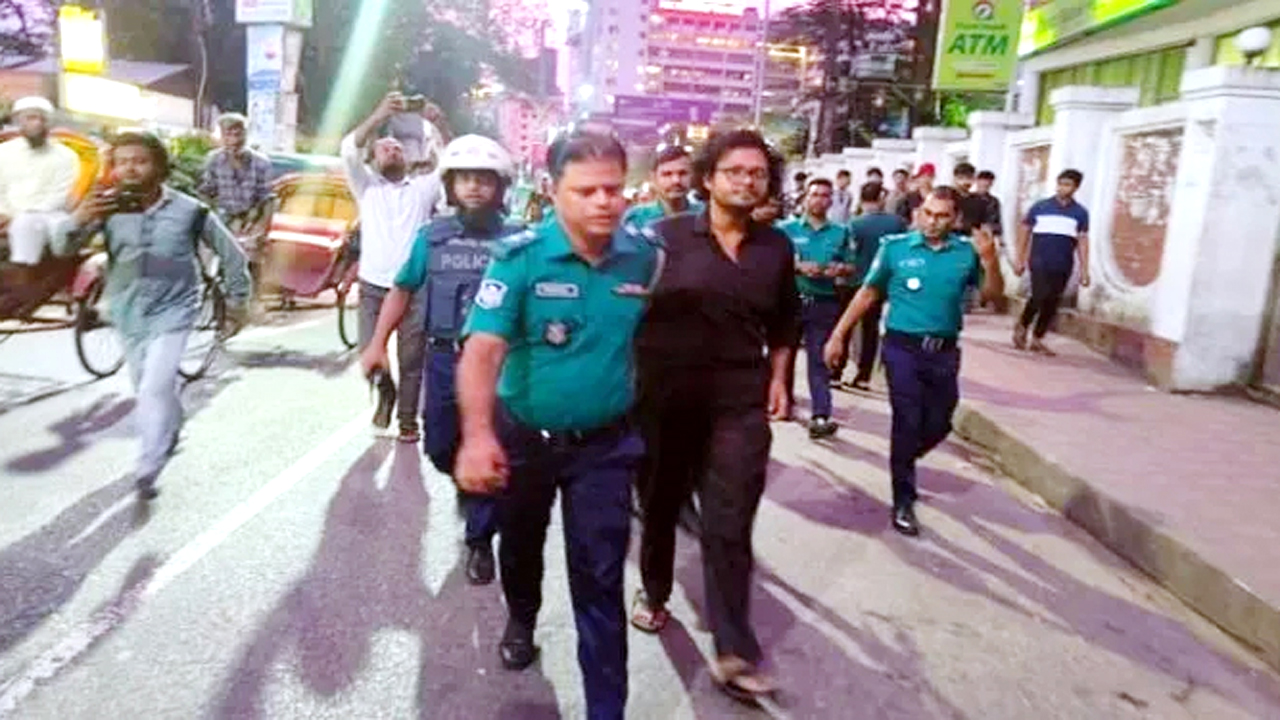 ব্যাটারিচালিত রিকশা কাণ্ডে এবার ৩ ছাত্র ইউনিয়ন নেতা আটক