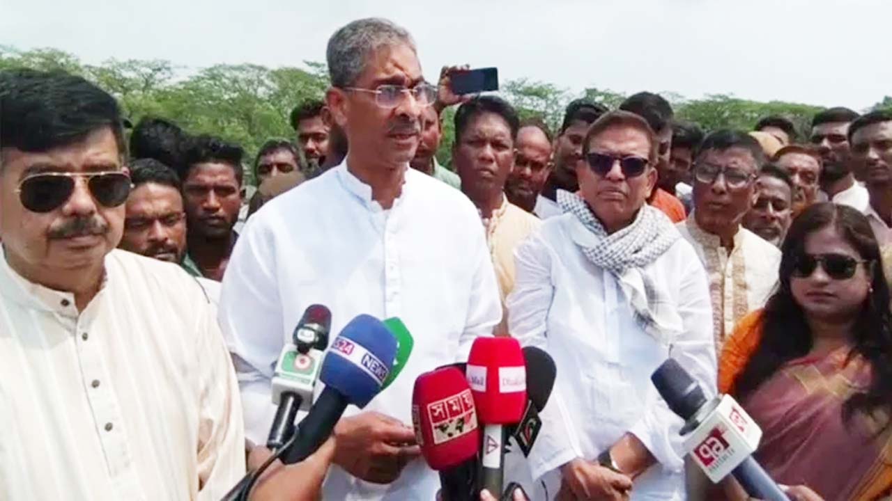 নির্মাণাধীন মেঘনার তীর রক্ষাবাঁধ পরিদর্শনে পানিসম্পদ মন্ত্রী এ্যানি ও হুইপ নিজান