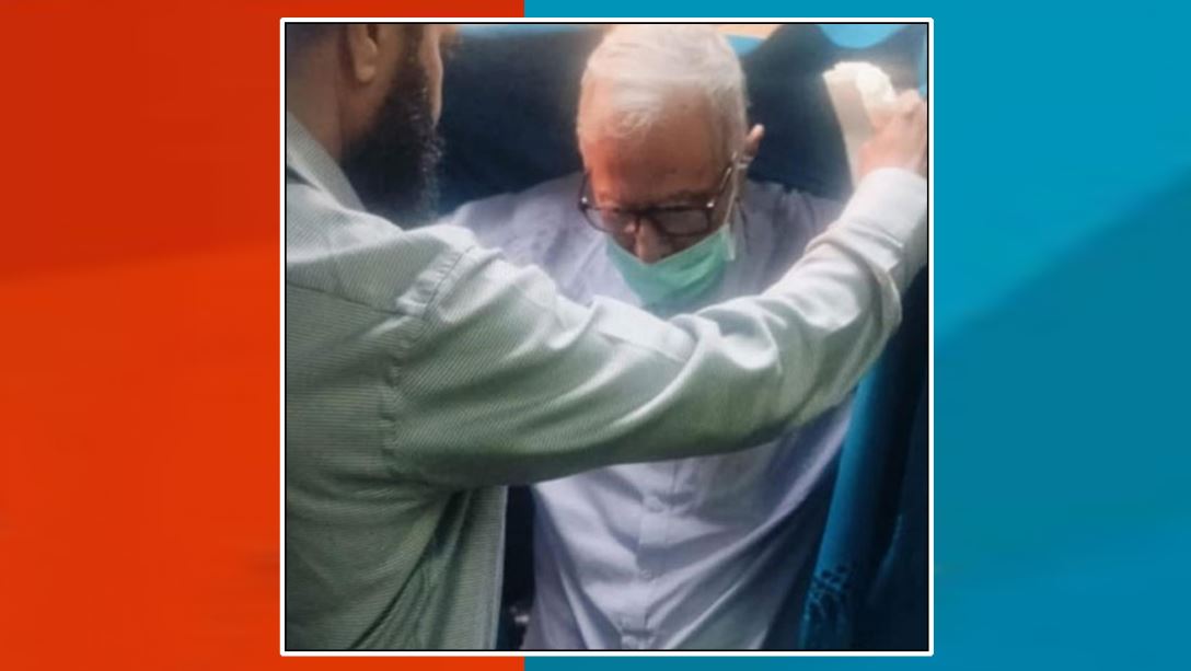 ফ্লাইট থেকে হুইল চেয়ার দিয়ে নামিয়ে আনা হয় সাবেক রাষ্ট্রপতি আবদুল হামিদকে