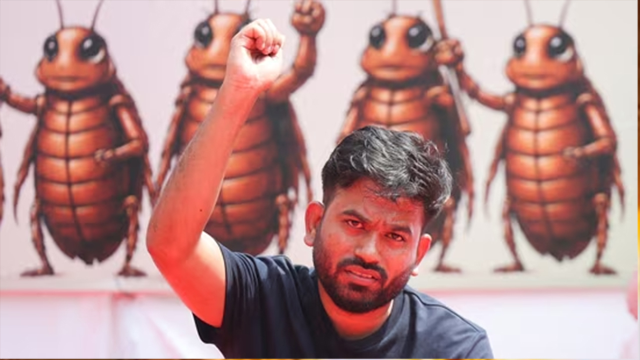 ককরোচ জনতা পার্টির প্রতিষ্ঠাতা অভিজিৎ দীপকে
