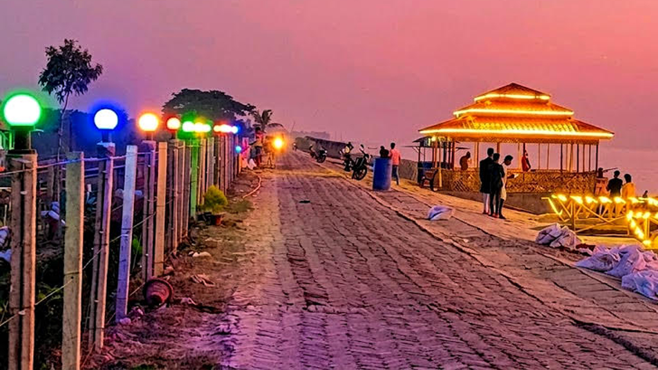 রঙিন আলোয় ফুলতলী বীচের সন্ধ্যা সৌন্দর্য