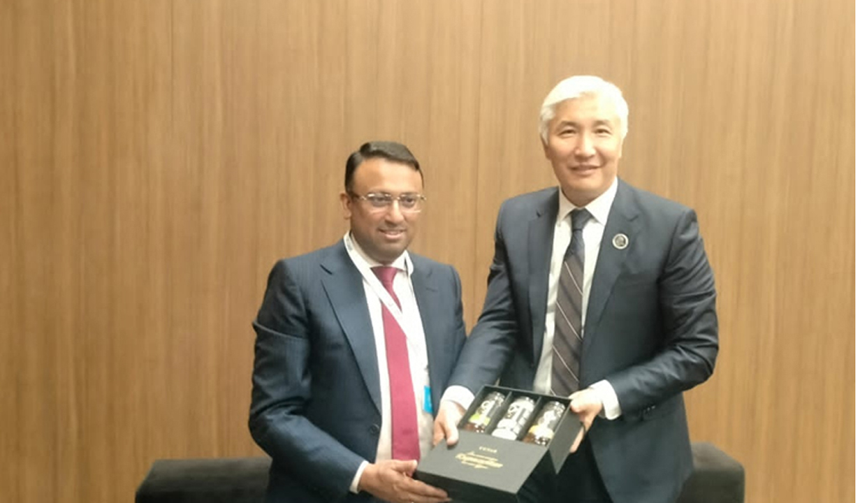 প্রধানমন্ত্রীর পররাষ্ট্র বিষয়ক উপদেষ্টা হুমায়ুন কবিরের সাথে সৌজন্য সাক্ষাৎ করেন  কিরগিজস্তানের প্রেসিডেন্টের বিশেষ দূত আজামাত কাদিরালিয়েভ