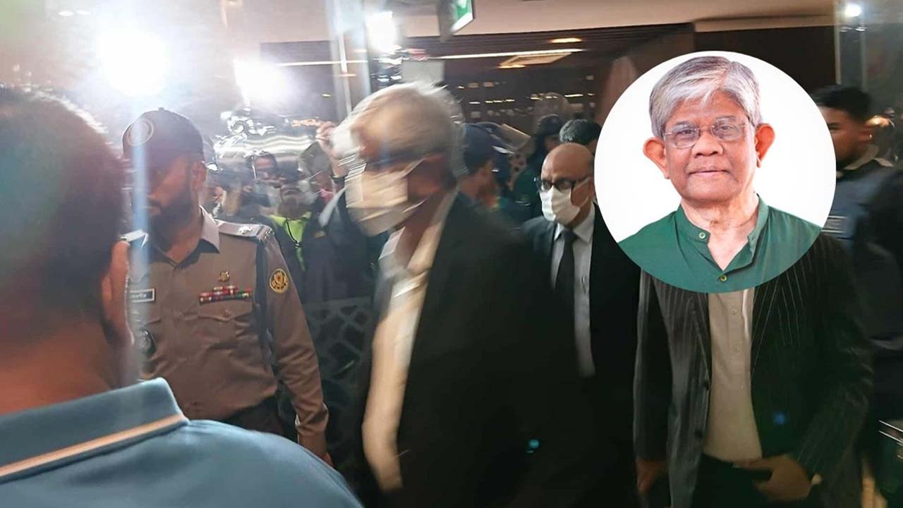 ৬ ঘণ্টা অবরুদ্ধ থাকার পর পুলিশি নিরাপত্তায় সচিবালয় ছেড়েছেন অর্থ উপদেষ্টা