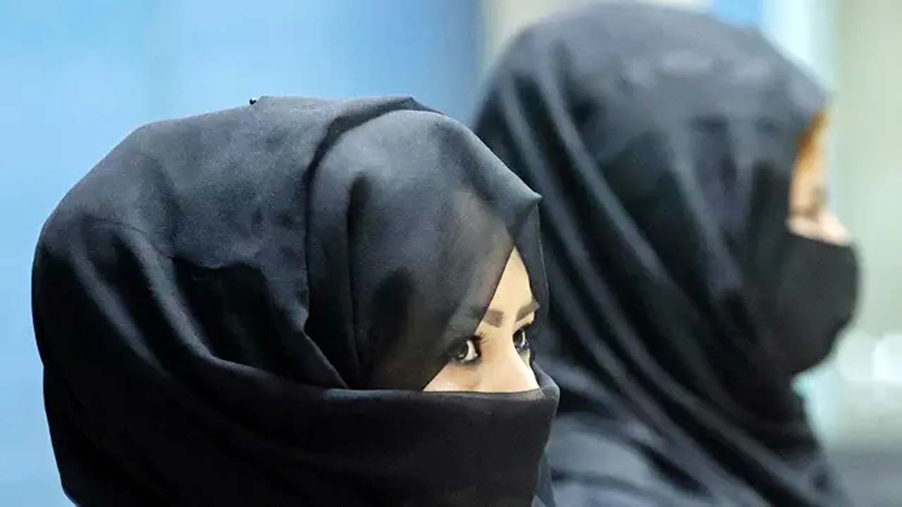 আফগান তরুণী