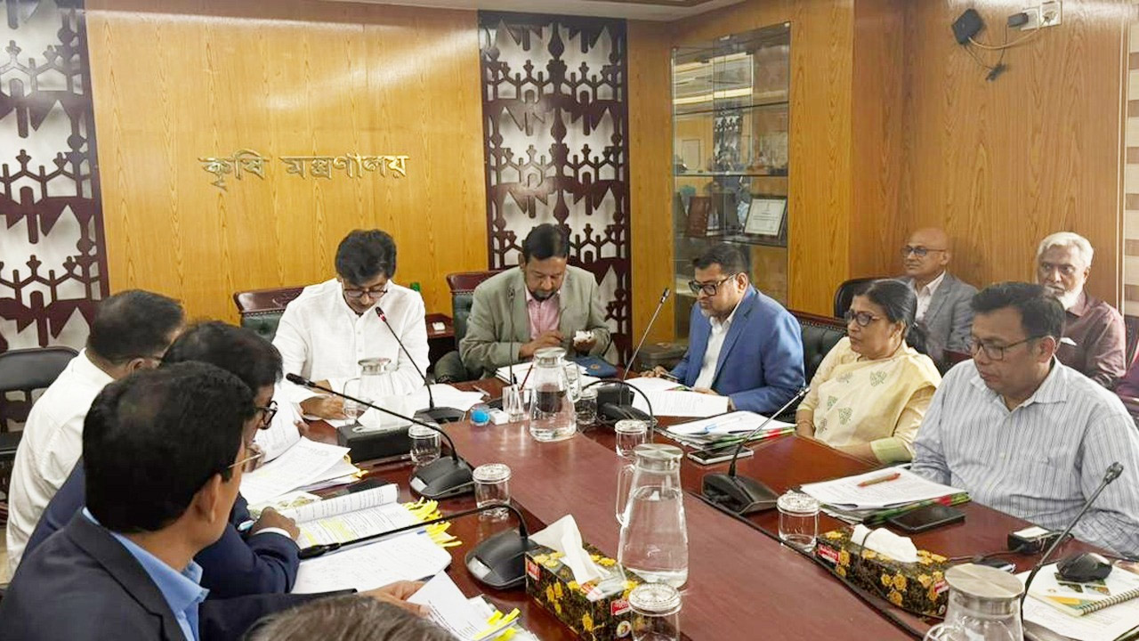 প্রকল্পে অনিয়ম-দুর্নীতির বিরুদ্ধে কৃষিমন্ত্রীর হুঁশিয়ারি