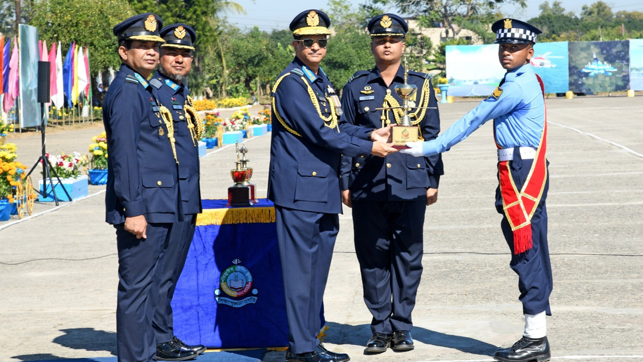 বাংলাদেশ বিমান বাহিনীর ৫৩তম নব্য বিমানসেনা দলের প্রশিক্ষণ সমাপনী কুচকাওয়াজ