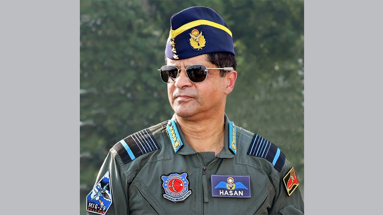 বাংলাদেশ বিমান বাহিনী প্রধান এয়ার চিফ মার্শাল হাসান মাহমুদ খাঁন