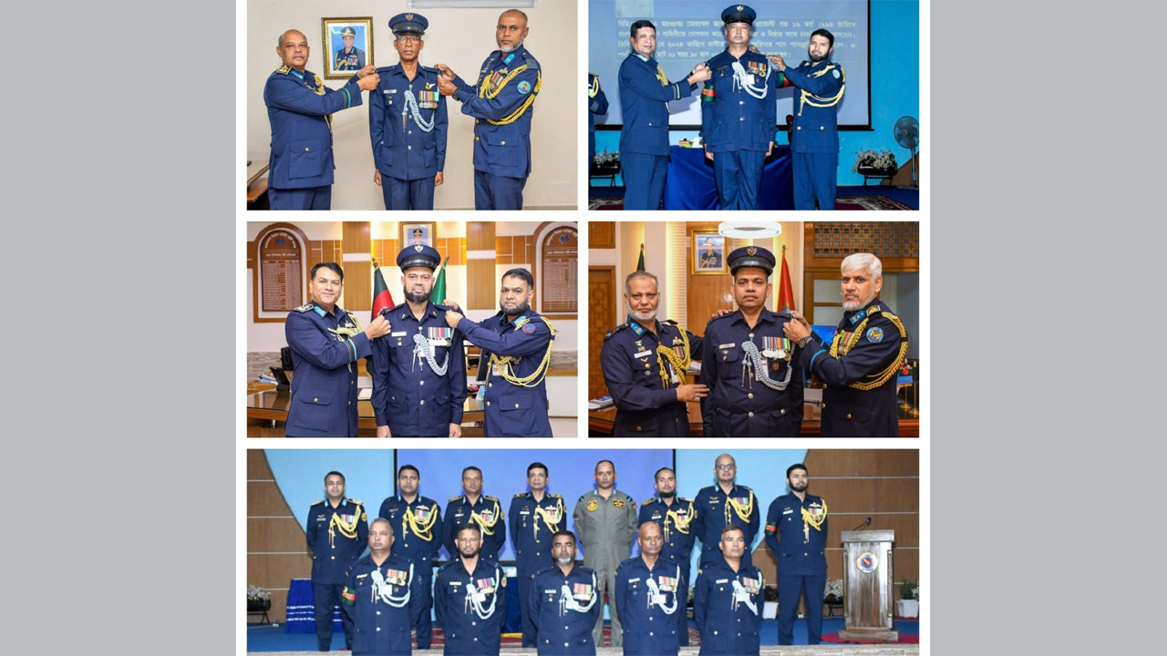 অনারারি র‌্যাংক ব্যাজ পরিয়ে দেয়া হচ্ছে