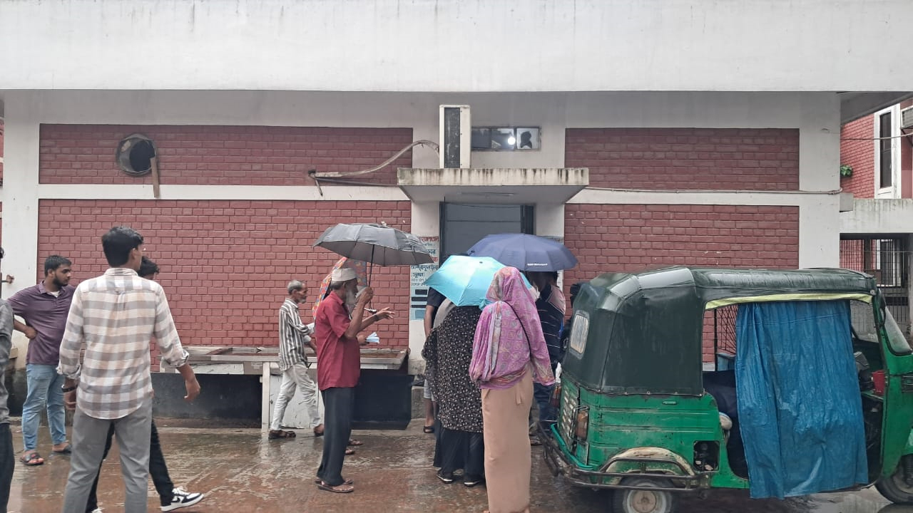 হাসপাতাল মর্গের সামনের ছবি