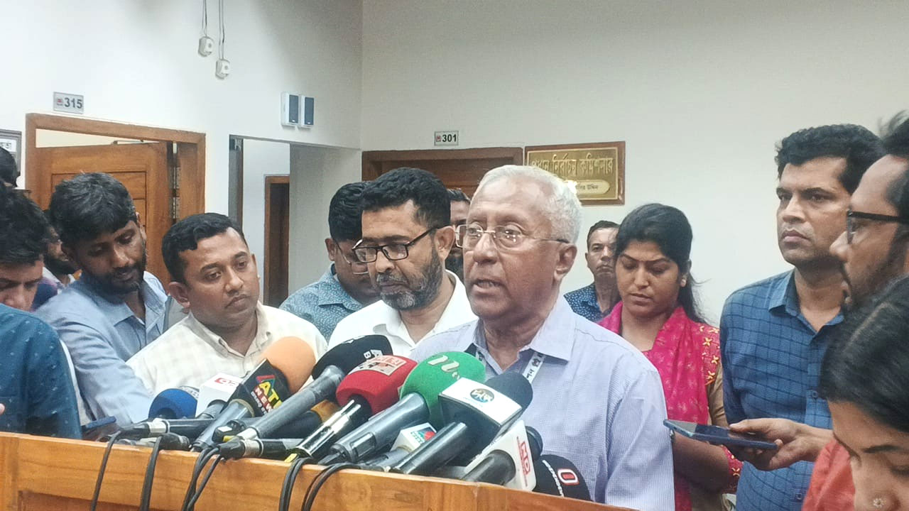 ইসির সিনিয়র সচিব আখতার আহমেদ
